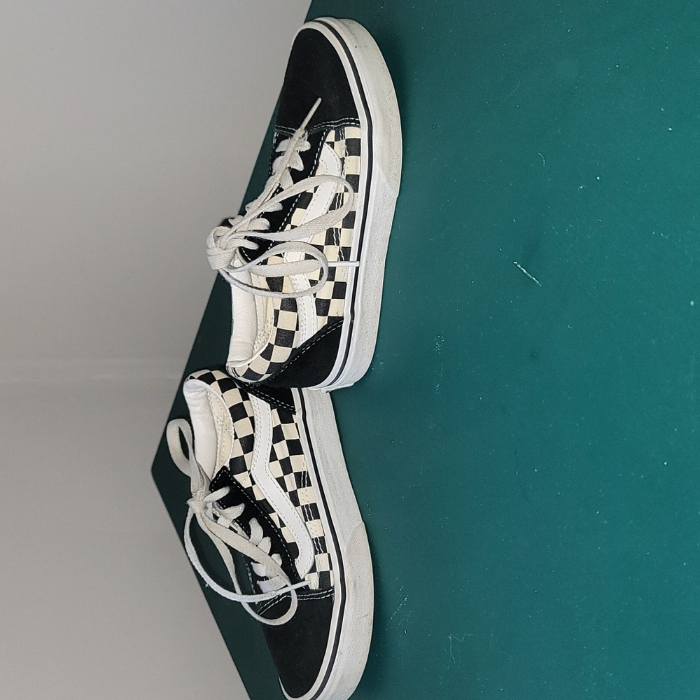 VANS - Picture 3 of 4